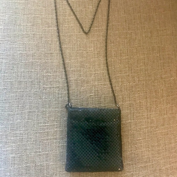 Gorgeous 😍 Tiny Vintage Metal Mesh Small Purse. Metal Swirl Pattern Chain Strap - Picture 5 of 11